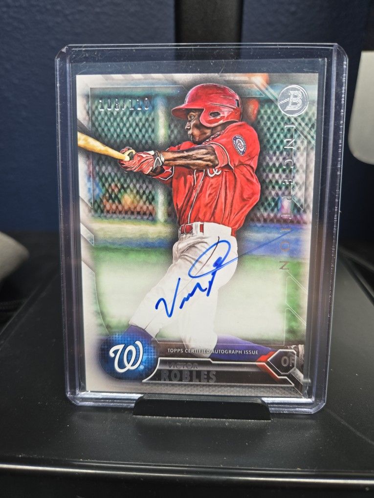 Victor Robles Rookie Autograph /110