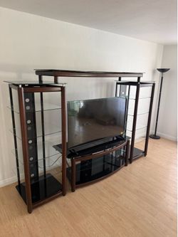 Entertainment center