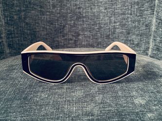 Black/White CC sunglasses
