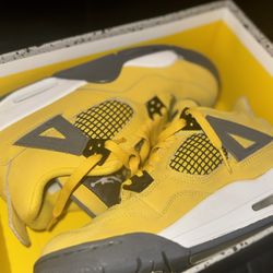 Jordan 4 Retro Lightning (2021)