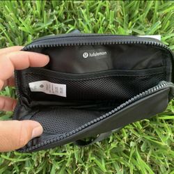 NWT Lululemon Athletica Everywhere Belt Bag, Black, 7.5 x 5 x 2 inches for  Sale in Orange, CA - OfferUp