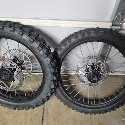 Complete Like New SURRON ULTRA BEE oem Wheel Set 19 18 Dirt Knobs