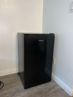 Hisense Mini Fridge / Compact Refrigerator