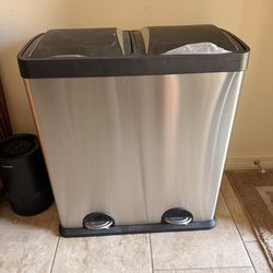Dual garbage can/recycling bin