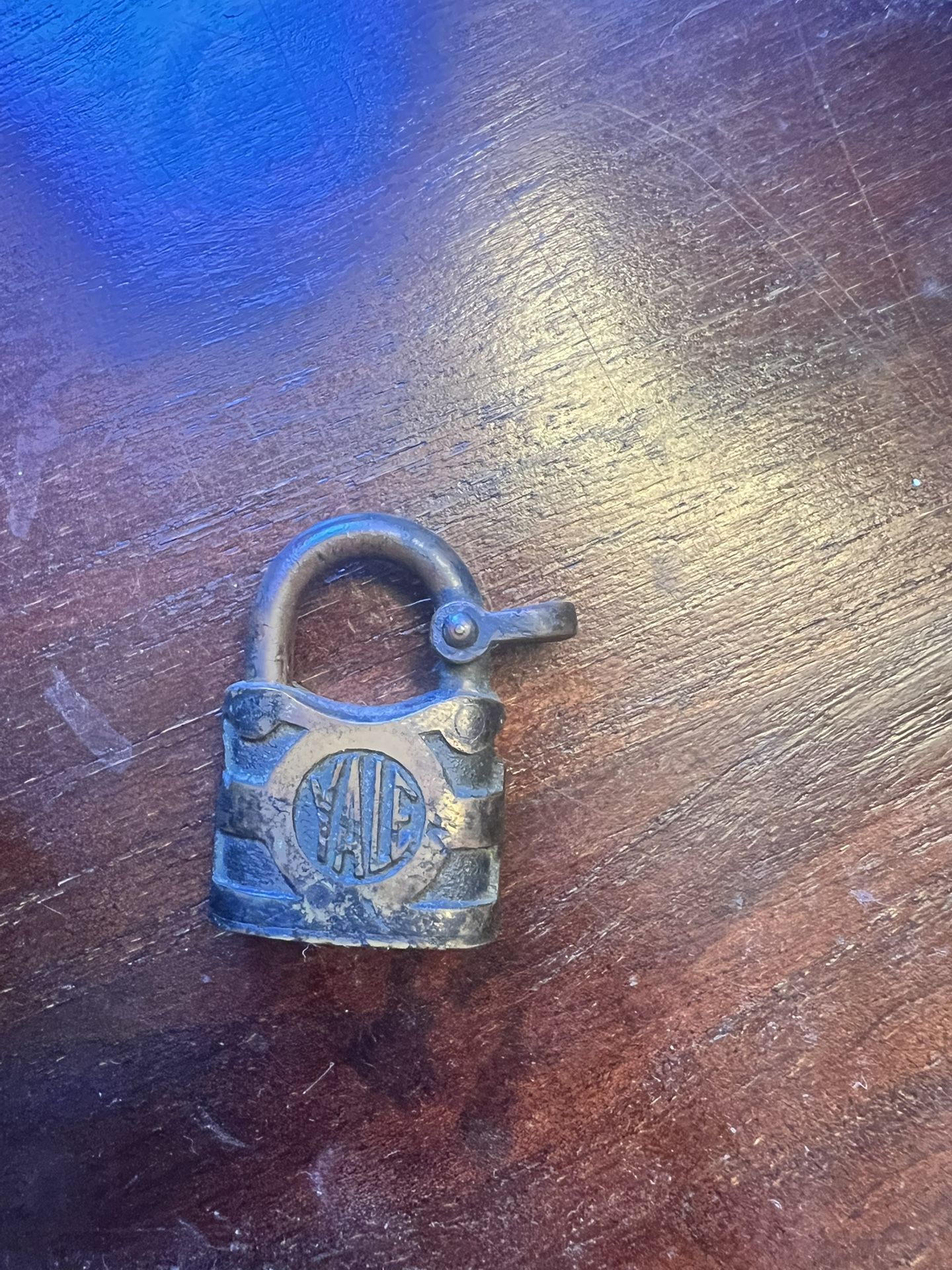 🔒 Antique Yale Padlock — Industrial History & Timeless Character 🔒