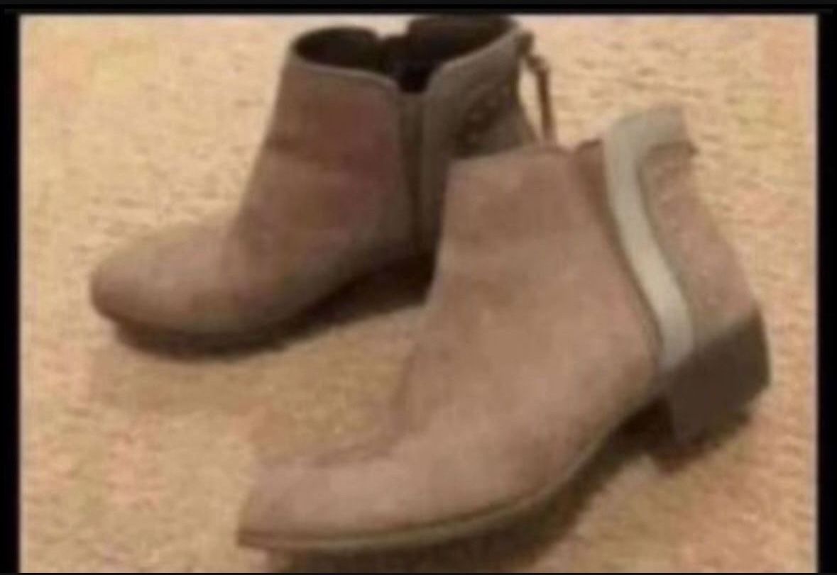 Womens Boots Size 8.5 