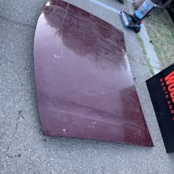 2000 Cadilac escalate hood. 
