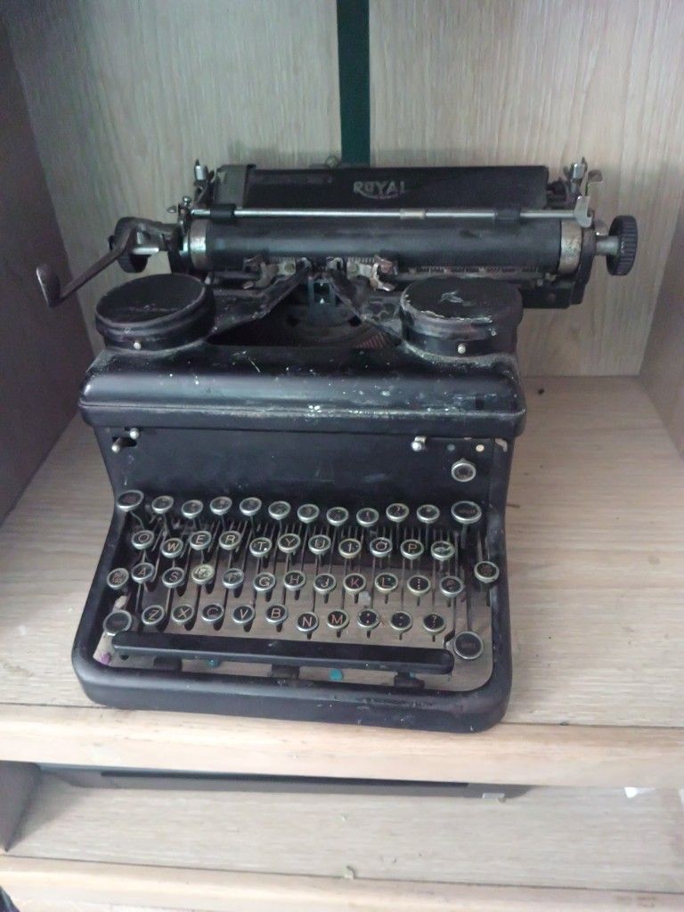 Antique Type Wrighter