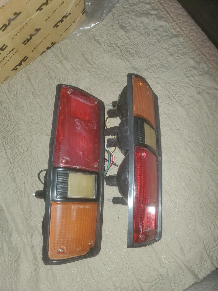Toyota Pickup Lights
