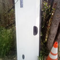 White Ford F-250 Super Duty Tailgate