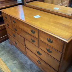 Dresser With Mirror 