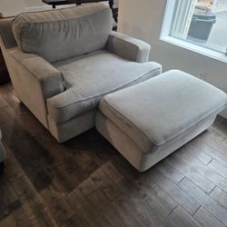 Couch And Chairs 