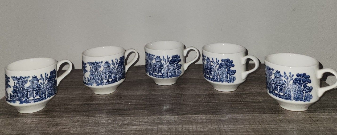 Set of 4 Vintage CHURCHILL Blue Willow Made in Staffordshire England Tea Cups