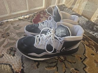 Nike KD Trey 5 IX   Size 11.5 brand new original are 220 but i am selling for 150