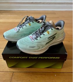 Skechers Aero Spark Men’s 10 sage green running shoes