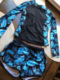 Girl swimsuit size 3-4