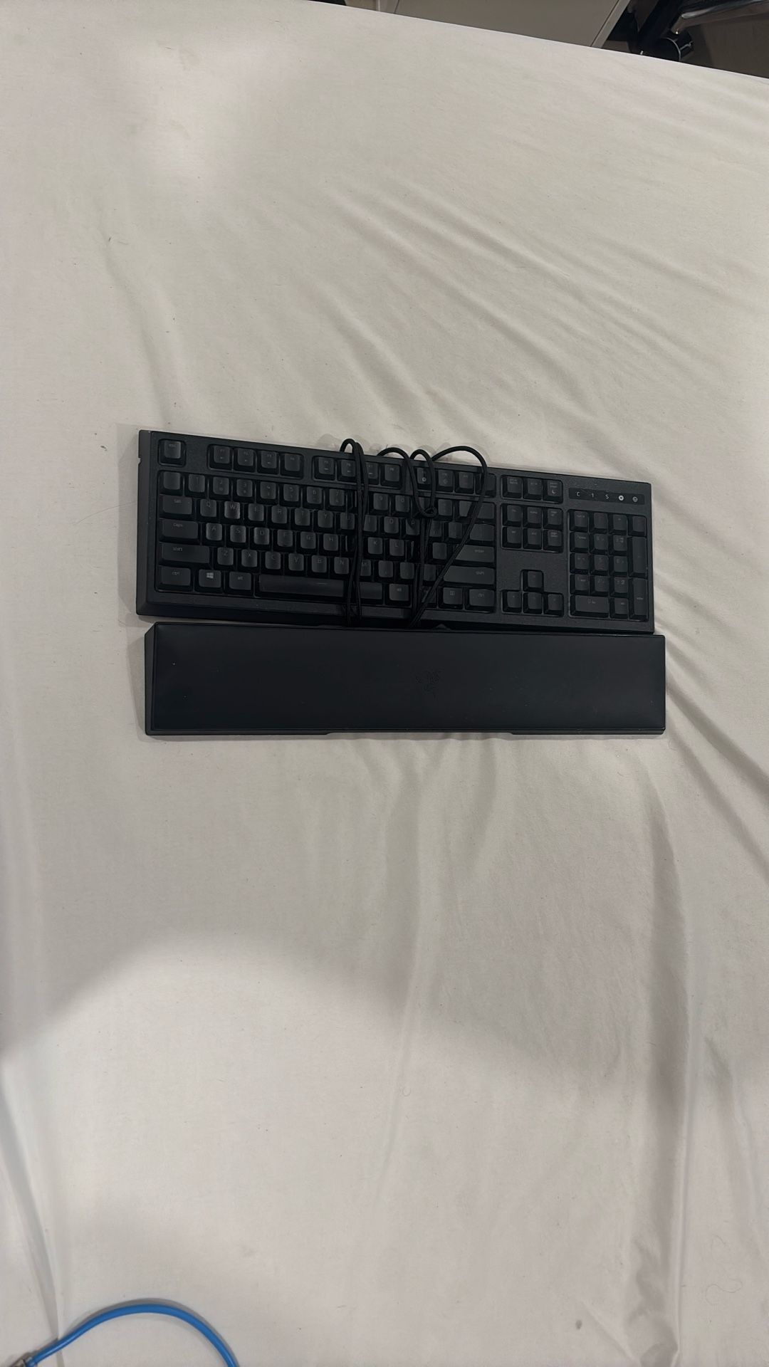 razer keyboard with wrist rest and adjustable rgb lighting