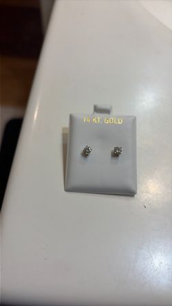 14KT Gold Round Stone Stud Earrings