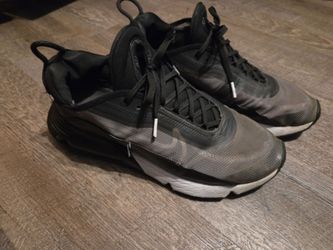 Nike Air Max 2090 Black/White Men’s Size 10 Used Sneakers Shoes