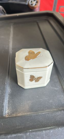 Jewelry box