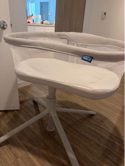 HALO BassiNest Baby Bassinet