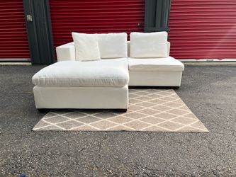 Sectional Couch!! Delivery Available 🚚!! Dimensions: 75” x 75” Length x 28” Height x 41” Depth