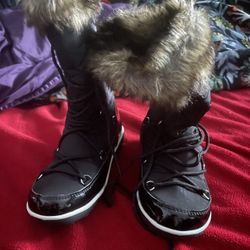 Brand New Snow Boots Women  Size 7