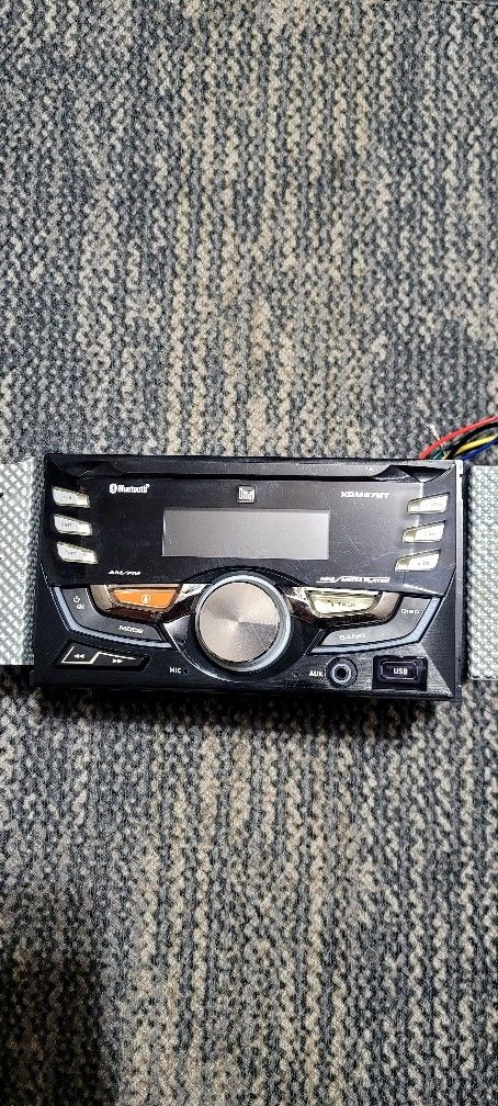 Dual Blue.
Tooth a m f m car stereo.