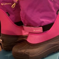 Pair of Columbia Boots Size Youth 6