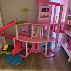 Barbie Dream House 