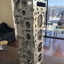 Tacoma Cylinder head  2.4/ 2.7  With Sensor, 4 Intake Windows. 