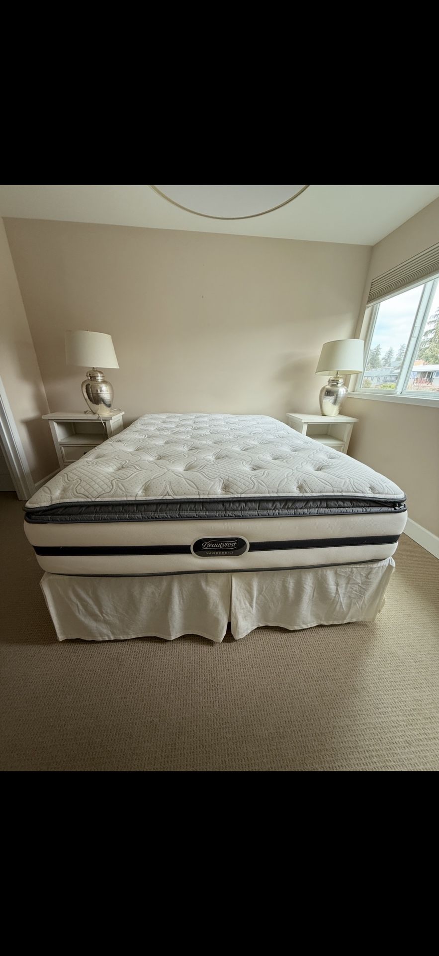 Queen mattress & Box Spring 
