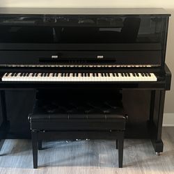 Yamaha 52'' Studio Upright Piano 2015 Ebony