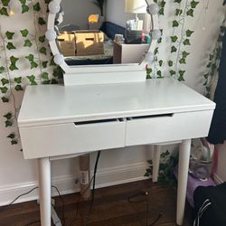 Girls Vanity  W Lights