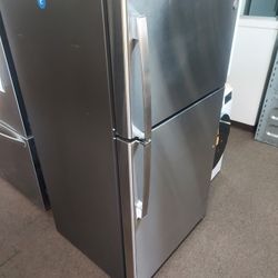 GE 21.9cu.ft Top-Freezer Refrigerator