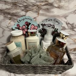 Luxury Vanilla Self-Care Gift Basket 🎁