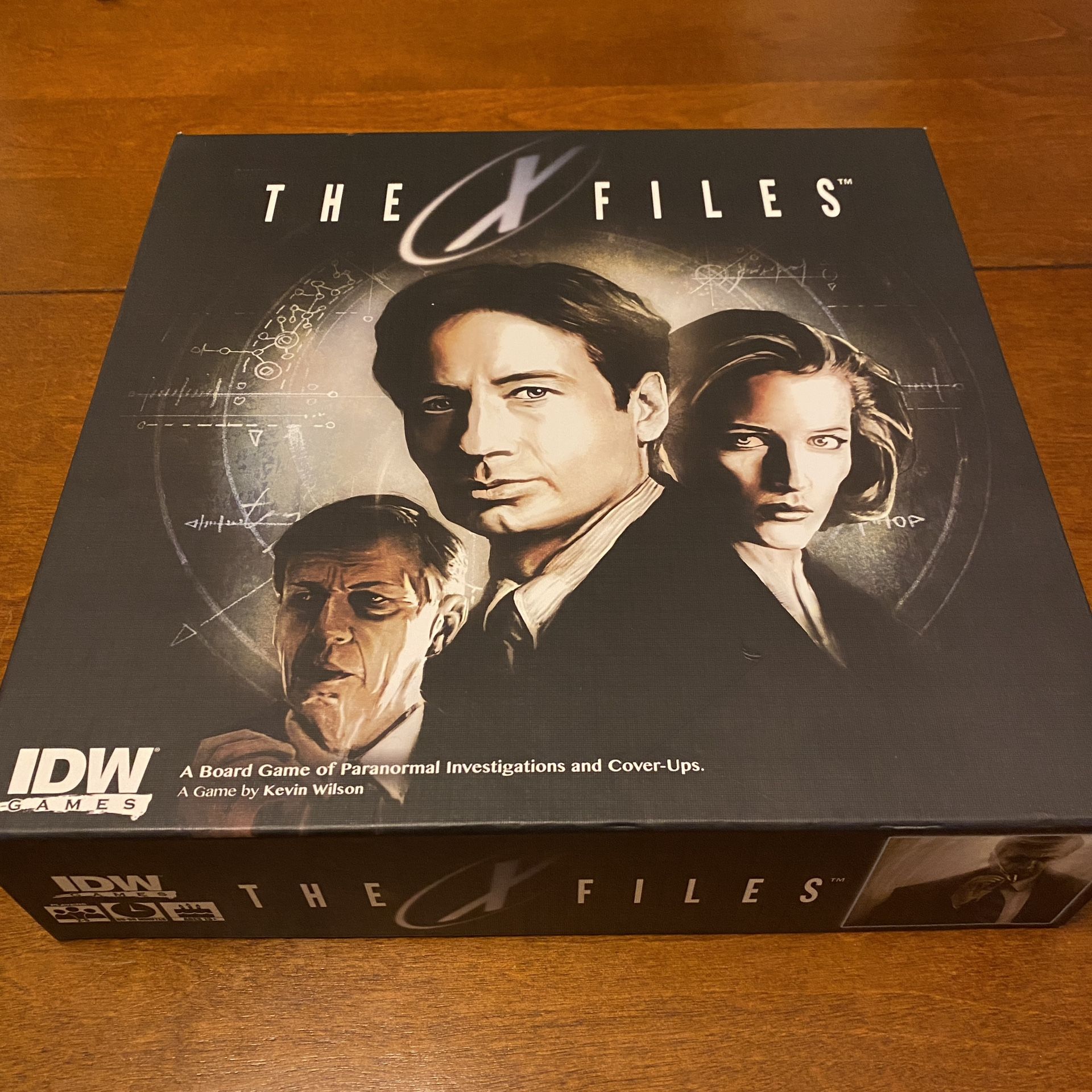 The X-Files Board Game  IDW Games 2014 - COMPLETE