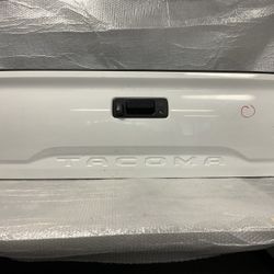2016,2017,2018,2019,2020,2021,2022 Toyota Tacoma Tailgate