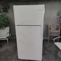 Frigidaire refrigerator white color