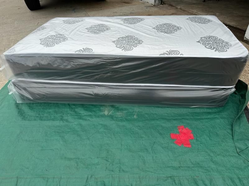 NEW Twin Mattress Set