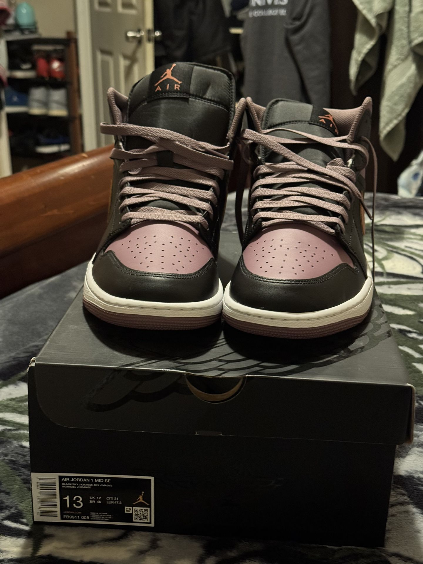 Jordan 1 Mid 