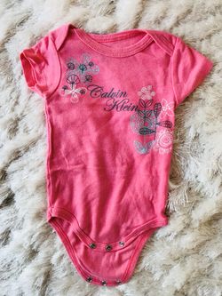 Adorable baby clothes size 6 - 9 months