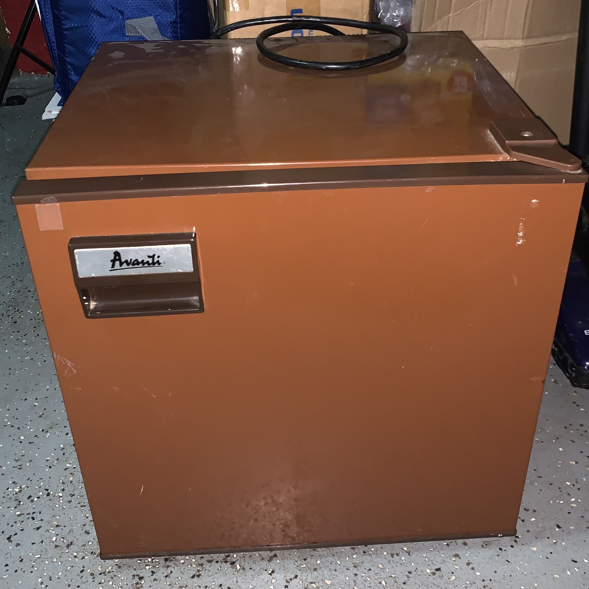 Small Avanti Refrigerator ~ WORKS GREAT!!!