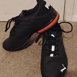 Pumas size 9 1/2