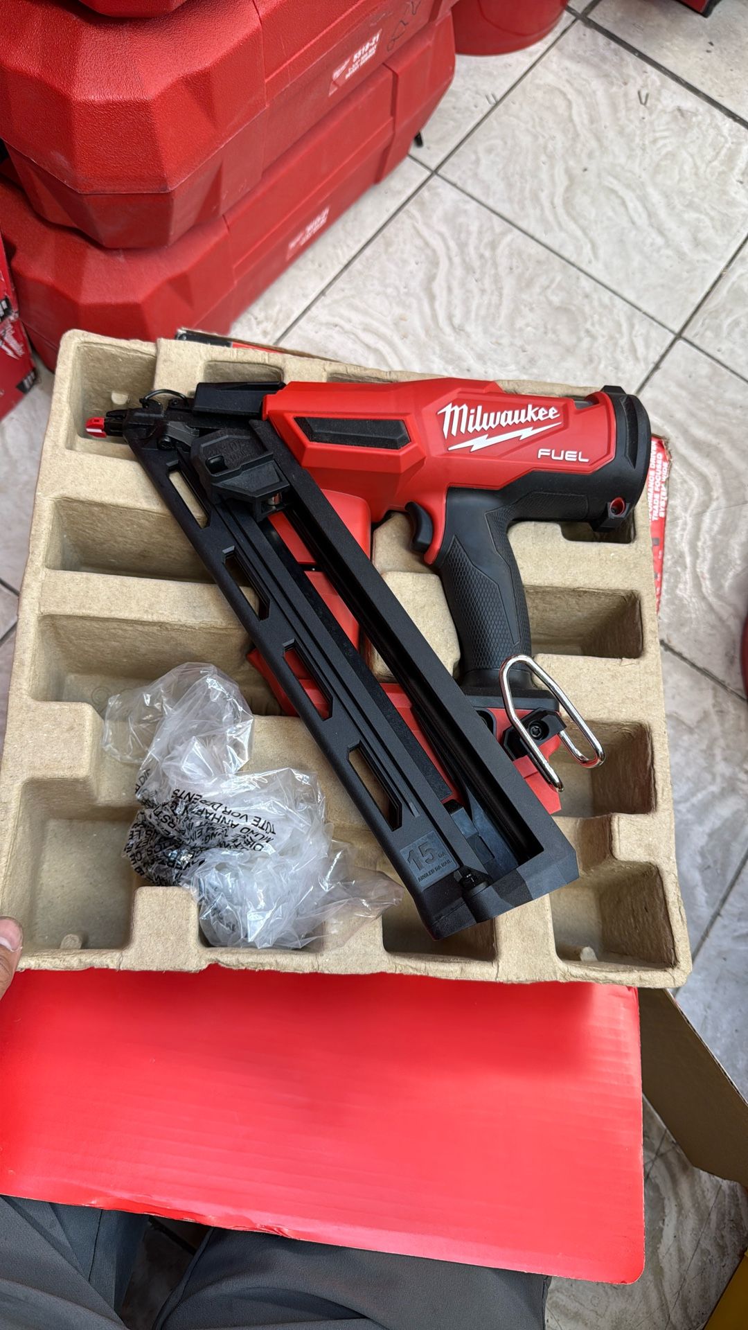 Milwaukee M18 15 Ga Finish Nailer