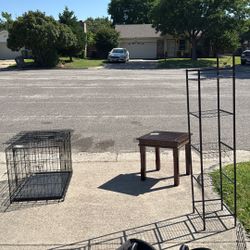 Large extra kennel stand, and a small table the bundle for $60
