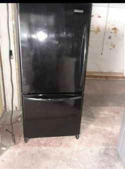 Refrigerator brand kicheaid ice marker 3 months warranty delivery and installation