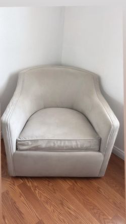 Swivel barrel accent chair