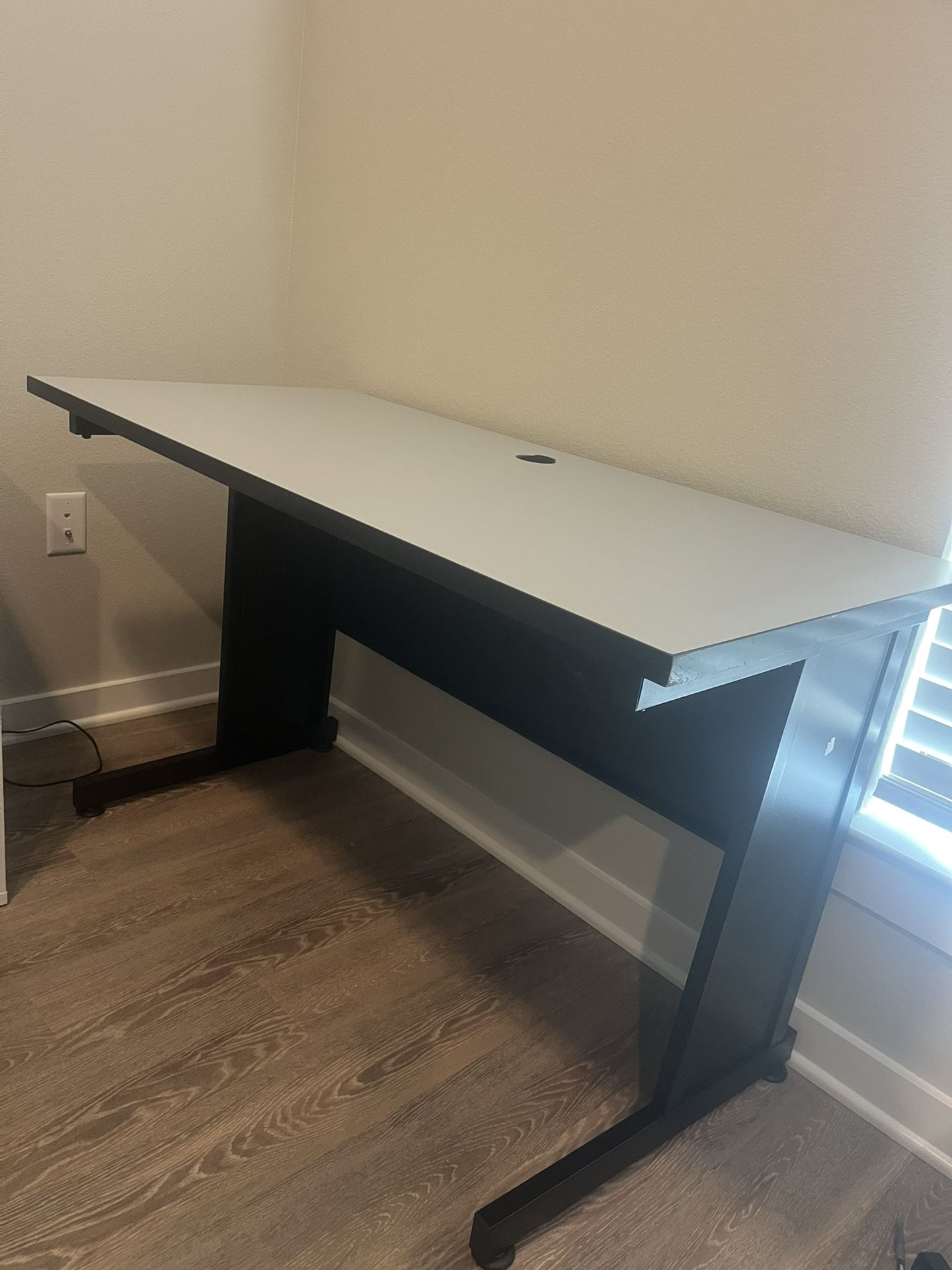 Computer table
