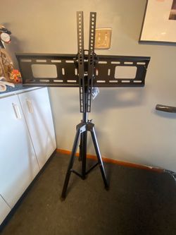 Universal TV Floor Stand Tripod Mount for 32”–65” Flat Screen TVs Adjustable